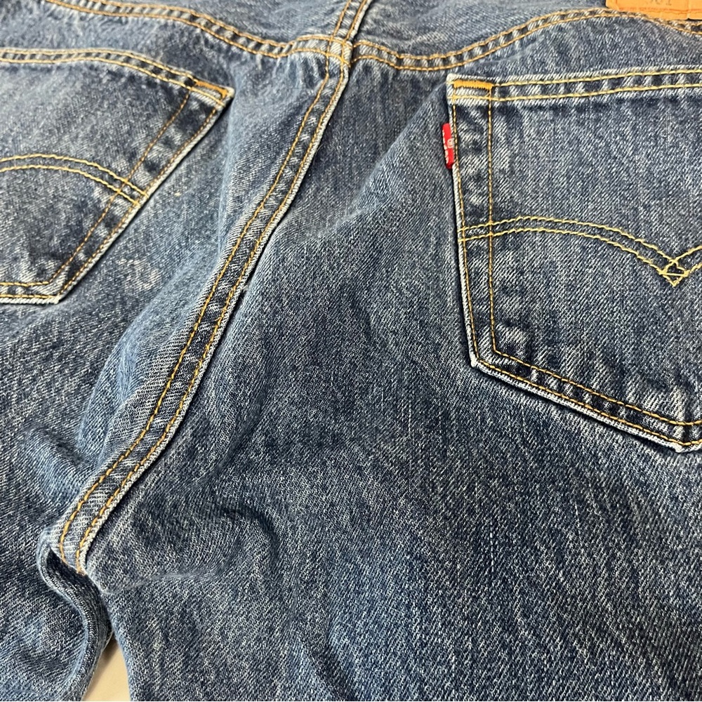 Levi's 501 Men’s Classic Straight Blue Jeans size 36x32 - Picture 3 of 9